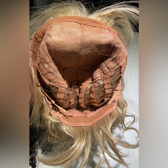 HAIR, 16” Wavy, center part, bangs, Blonde - Picture 11 of 11